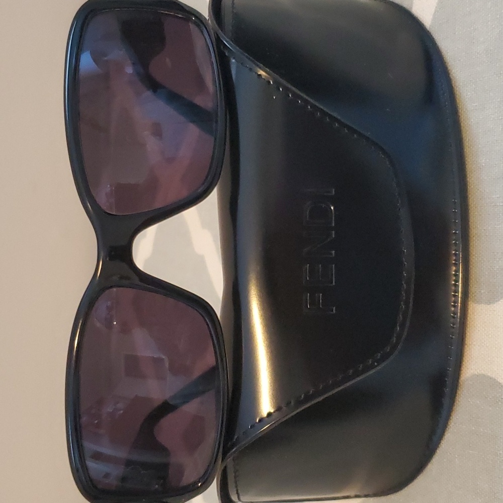 Fendi Black Glasses with Sleek Design and Protective Case